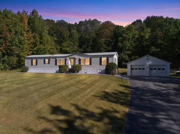 87 Summer ST, Oakland, ME 04963