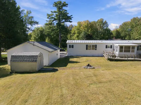 87 Summer ST, Oakland, ME 04963