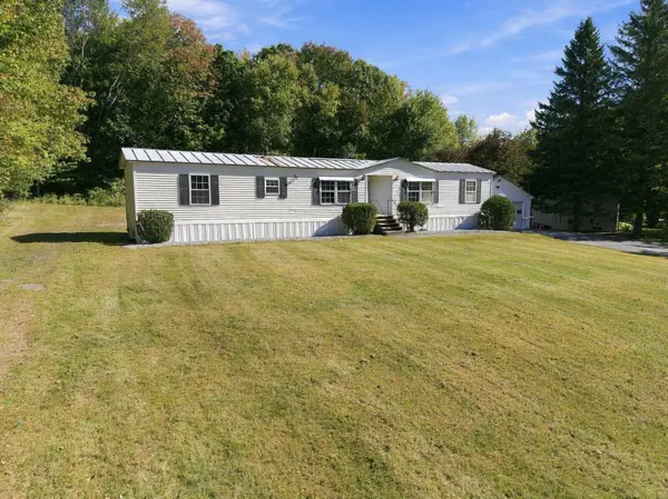 87 Summer ST, Oakland, ME 04963