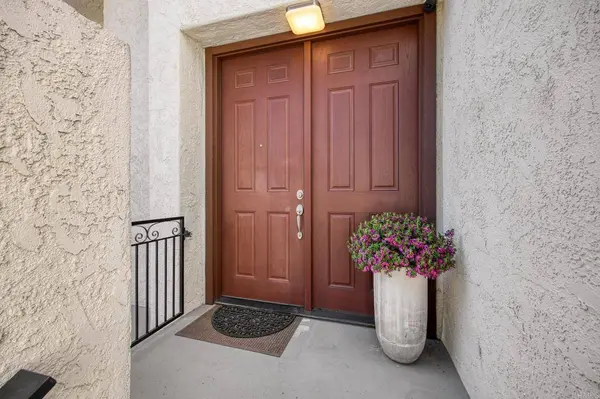 6755 Caminito Del Greco, San Diego, CA 92120