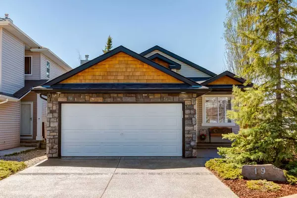 19 Rockmont CT NW, Calgary, AB T3G 5V8
