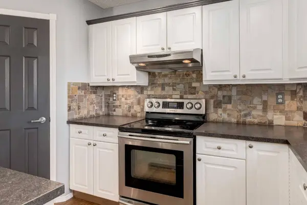 161 Douglas Ridge PL SE, Calgary, AB T2Z 2T3