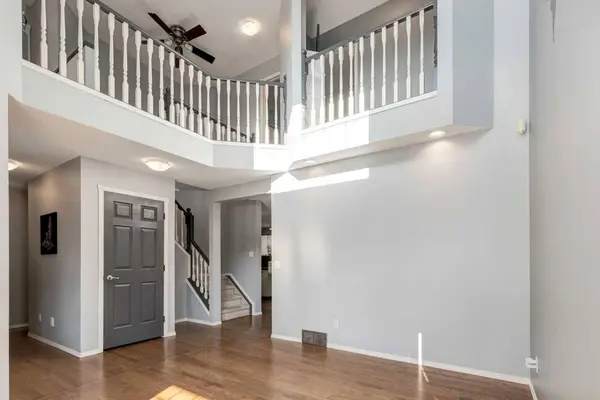 161 Douglas Ridge PL SE, Calgary, AB T2Z 2T3