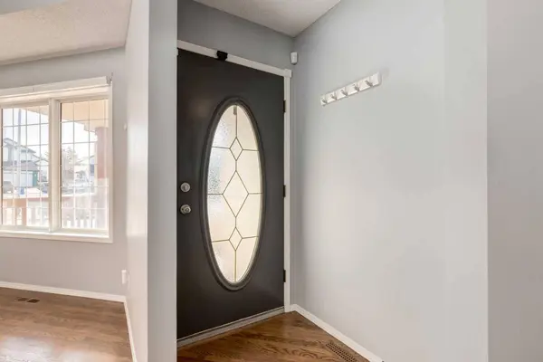 161 Douglas Ridge PL SE, Calgary, AB T2Z 2T3