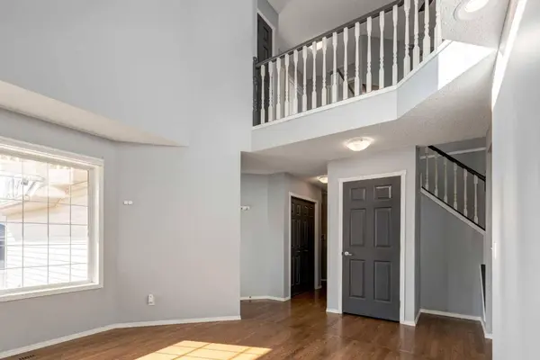 161 Douglas Ridge PL SE, Calgary, AB T2Z 2T3