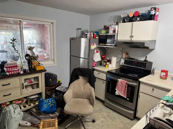 371 Falshire DR NE, Calgary, AB T3J 1T8