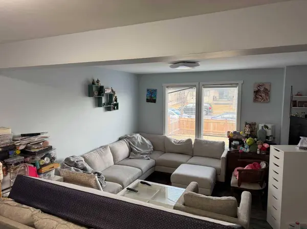 371 Falshire DR NE, Calgary, AB T3J 1T8