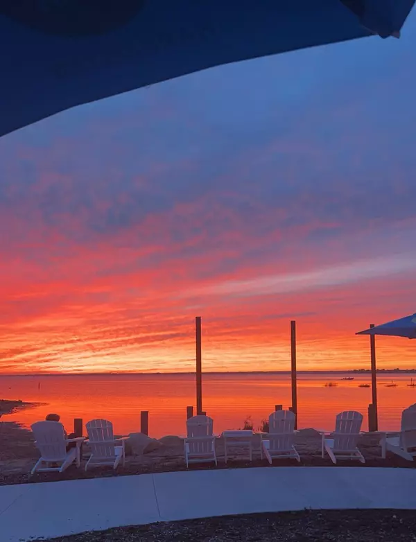  7 Best Waterfront Restaurants & Bars in Metro Detroit for Summer Vibes