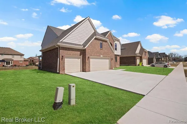 35689 WINDRIDGE Drive, New Baltimore, MI 48047
