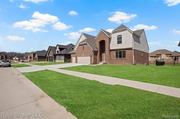35689 WINDRIDGE Drive, New Baltimore, MI 48047