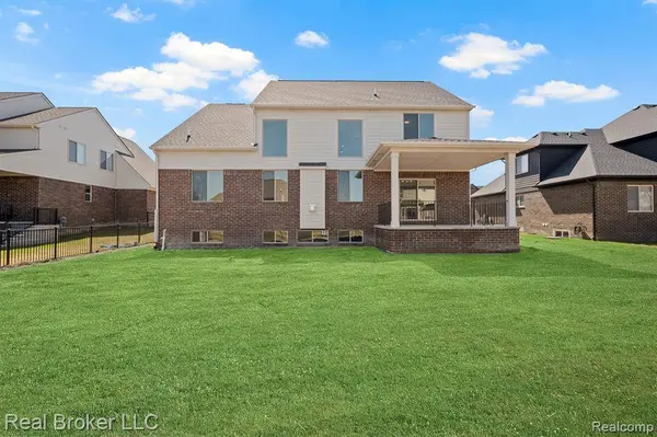 35689 WINDRIDGE Drive, New Baltimore, MI 48047