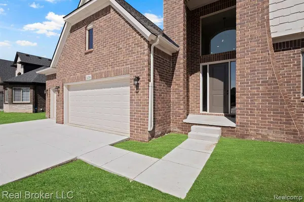 35689 WINDRIDGE Drive, New Baltimore, MI 48047