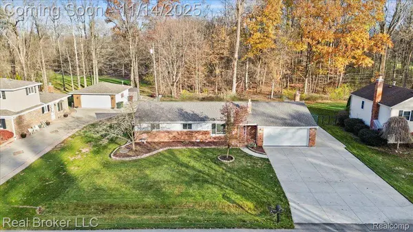 52048 Brentwood DR, Shelby Twp, MI 48316