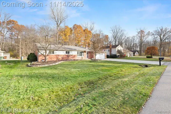 52048 Brentwood DR, Shelby Twp, MI 48316