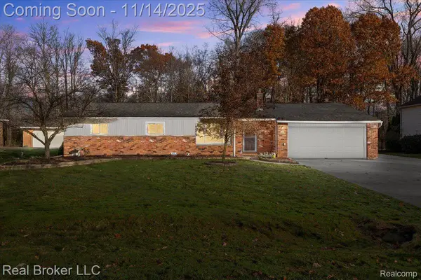 52048 Brentwood DR, Shelby Twp, MI 48316