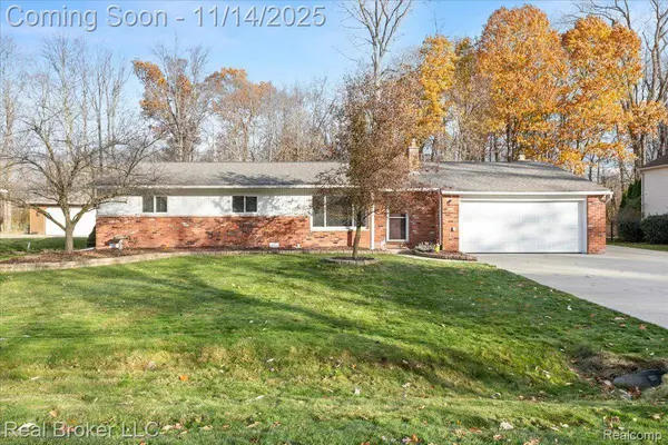 52048 Brentwood DR, Shelby Twp, MI 48316