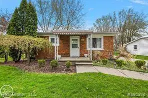 918 Columbia ST, Algonac, MI 48001