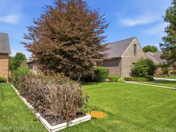 53397 Zachary DR, Chesterfield Township, MI 48047