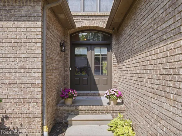 53397 Zachary DR, Chesterfield Township, MI 48047