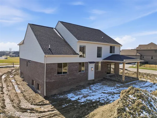 35957 Windridge DR, New Baltimore, MI 48047