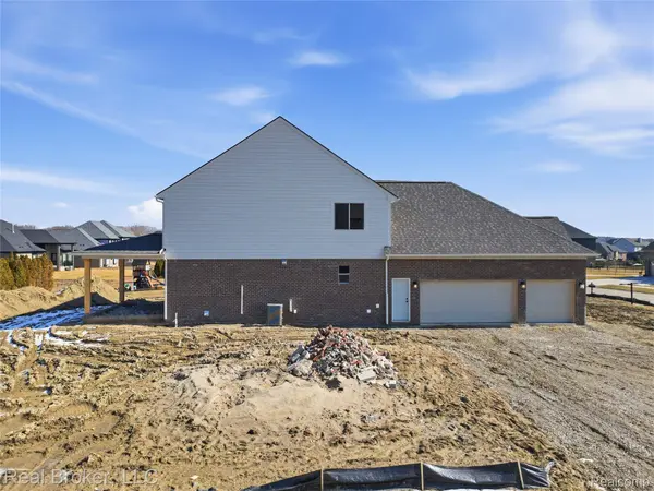 35957 Windridge DR, New Baltimore, MI 48047