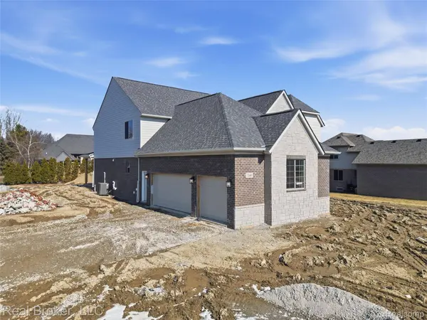 35957 Windridge DR, New Baltimore, MI 48047