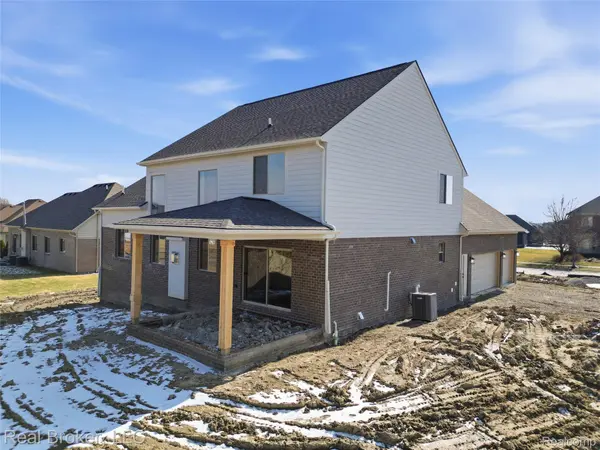 35957 Windridge DR, New Baltimore, MI 48047