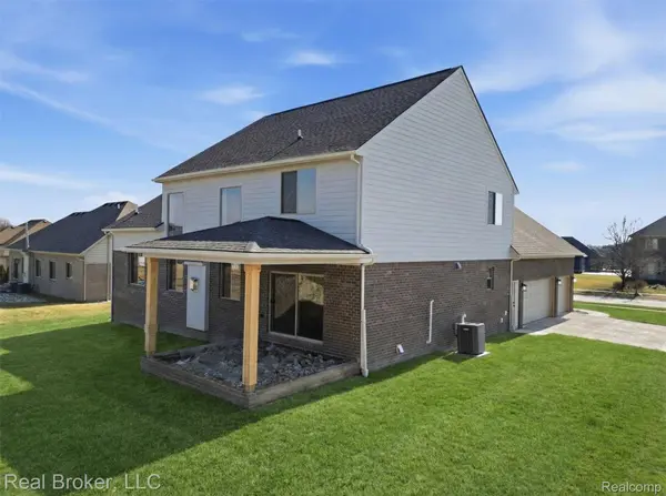 35957 Windridge DR, New Baltimore, MI 48047