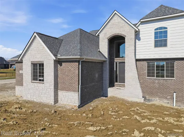 35957 Windridge DR, New Baltimore, MI 48047