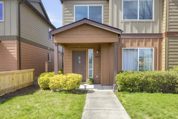 7653 24th St, White City, OR 97503-1401