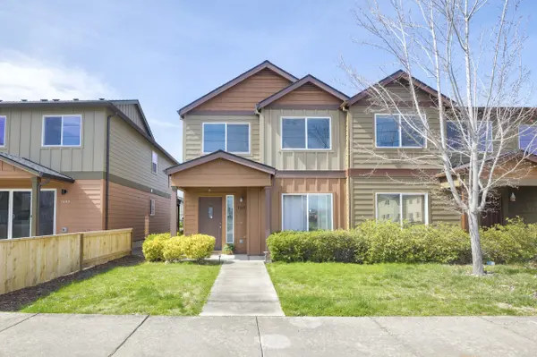 7653 24th St, White City, OR 97503-1401