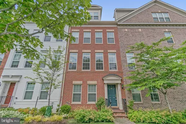 320 N GEORGE MASON DR, Arlington, VA 22203