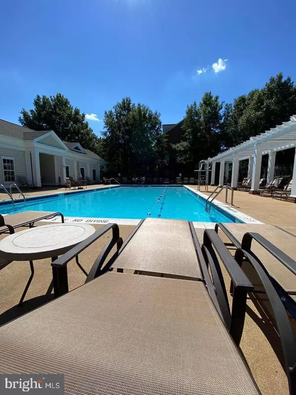 1604-B HUNTING CREEK DR #B, Alexandria, VA 22314