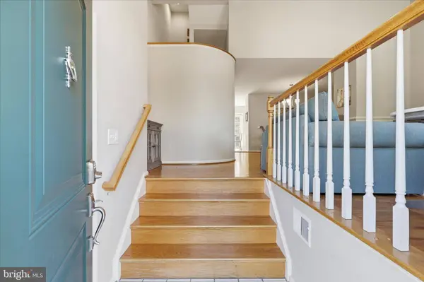 5551 SULLY LAKE DR, Centreville, VA 20120