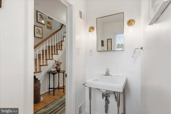 108 OAKMONT CT NE, Vienna, VA 22180