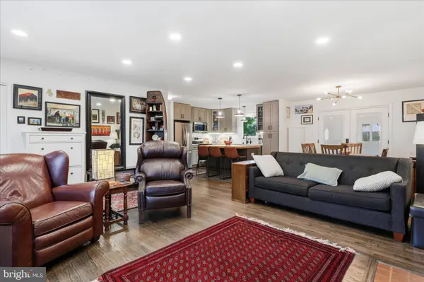 10703 ALMOND ST, Fairfax, VA 22032