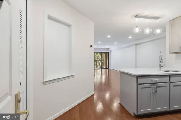 1029 N STUART ST N #216, Arlington, VA 22201