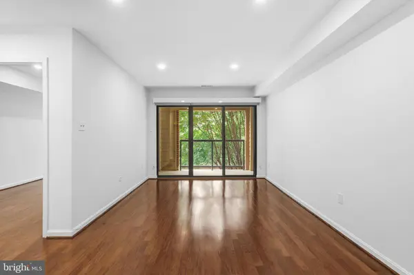 1029 N STUART ST N #216, Arlington, VA 22201
