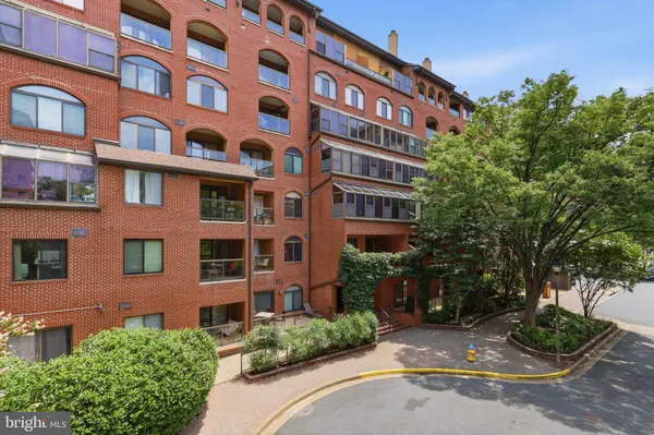 1029 N STUART ST N #216, Arlington, VA 22201