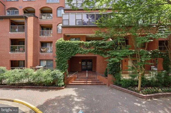 1029 N STUART ST N #216, Arlington, VA 22201