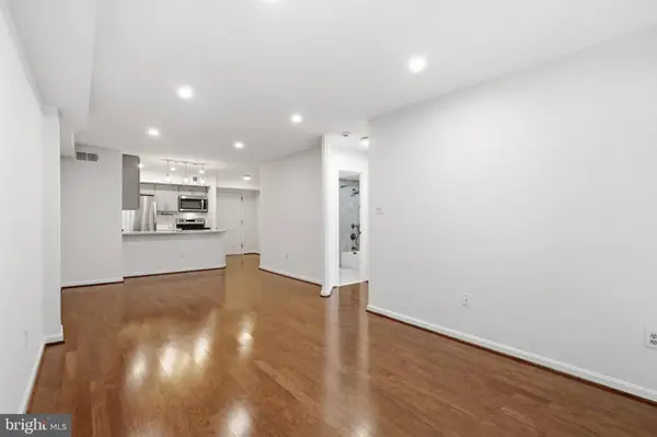 1029 N STUART ST N #216, Arlington, VA 22201