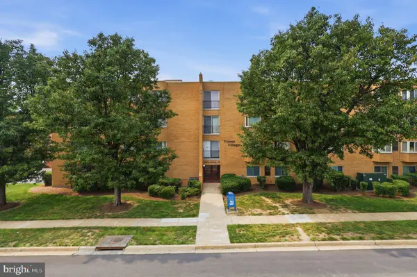 200 LOCUST ST SE #405, Vienna, VA 22180