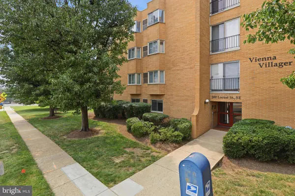 200 LOCUST ST SE #405, Vienna, VA 22180
