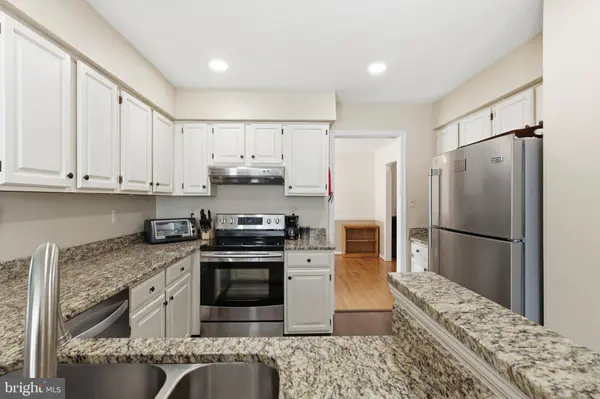 5406 SEQUOIA FARMS DR, Centreville, VA 20120