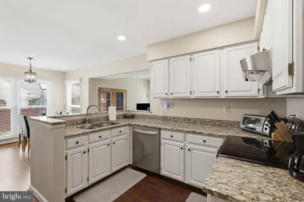 5406 SEQUOIA FARMS DR, Centreville, VA 20120