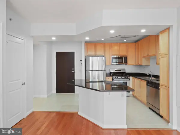 851 N GLEBE RD N #1521, Arlington, VA 22203