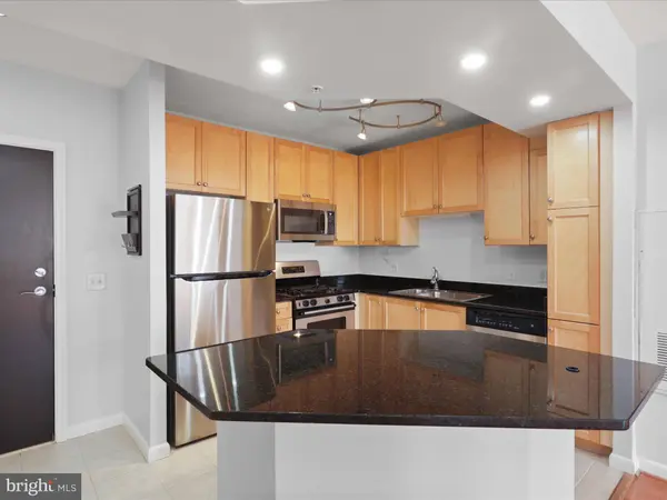 851 N GLEBE RD N #1521, Arlington, VA 22203