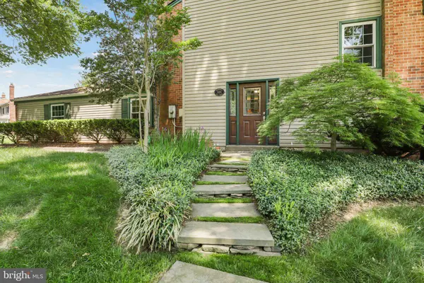 1024 MOOREFIELD HILL PL SW, Vienna, VA 22180