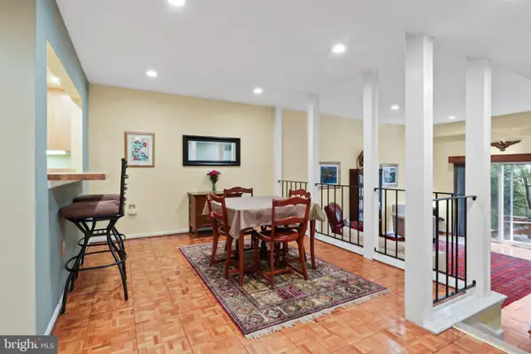 1024 MOOREFIELD HILL PL SW, Vienna, VA 22180