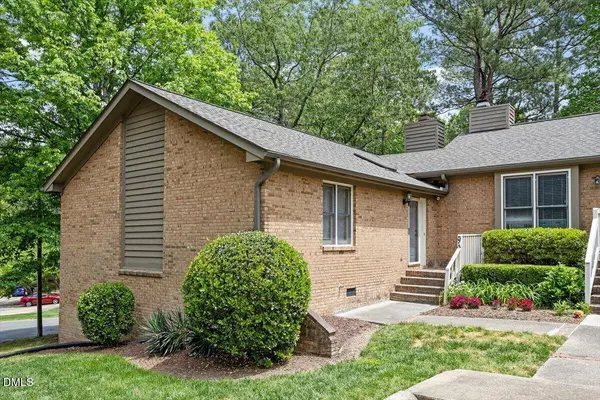 200 W Woodcroft PKWY